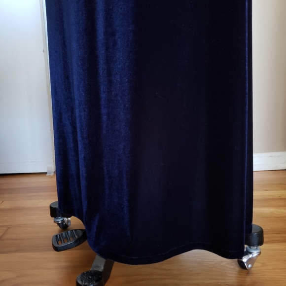 Beautiful Velvet Dress Size 8! - Picture 10 of 12